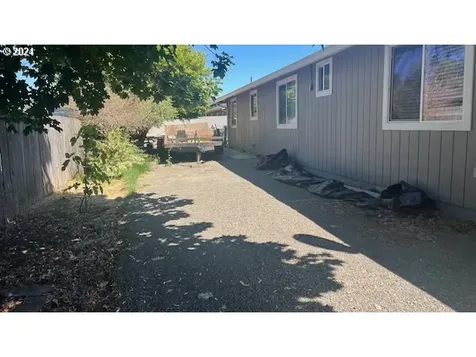 440 Sw 11th Avenue Canby OR 97013