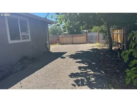 440 Sw 11th Avenue Canby OR 97013