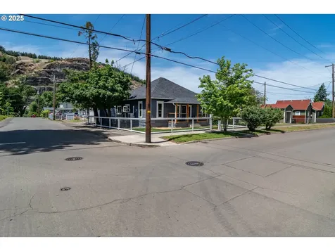 934 SE Fullerton Street Roseburg OR 97470