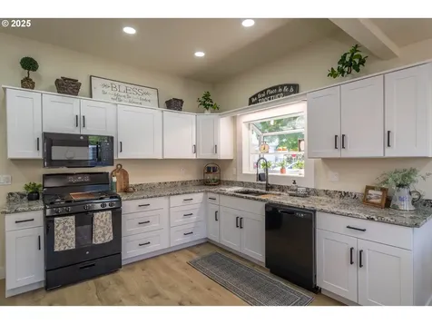 934 SE Fullerton Street Roseburg OR 97470
