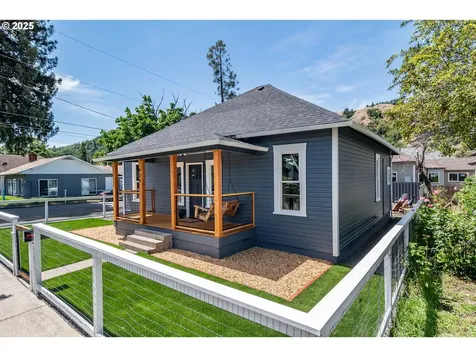 934 SE Fullerton Street Roseburg OR 97470