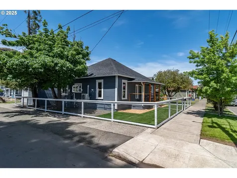 934 SE Fullerton Street Roseburg OR 97470