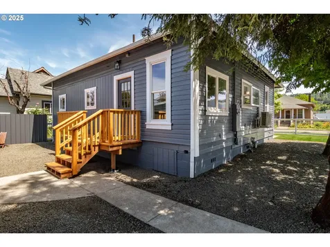 934 SE Fullerton Street Roseburg OR 97470