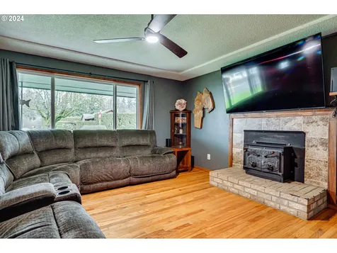 813 Pioneer Street Ridgefield WA 98642