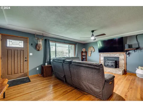 813 Pioneer Street Ridgefield WA 98642
