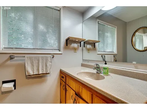 813 Pioneer Street Ridgefield WA 98642