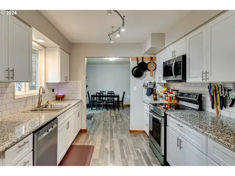 813 Pioneer Street Ridgefield WA 98642
