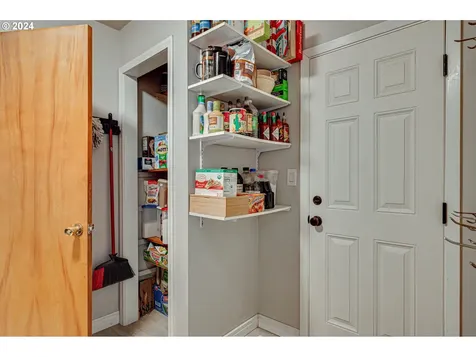 813 Pioneer Street Ridgefield WA 98642