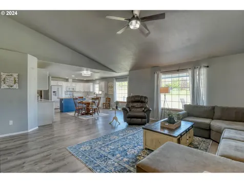 1185 Sw Theta Court Pendleton OR 97801