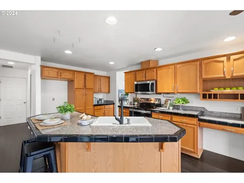 10225 NW 312th Place North Plains OR 97133
