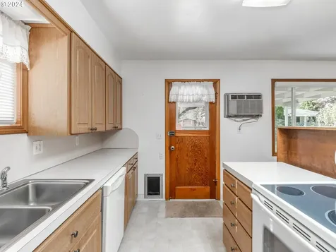 947 N Holly Street Canby OR 97013
