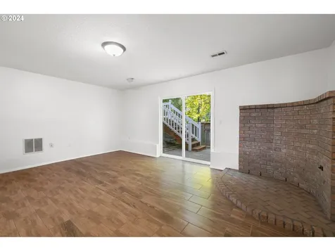 692 Nw Queens Court Hillsboro OR 97124