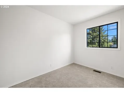 692 Nw Queens Court Hillsboro OR 97124