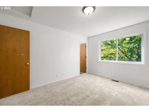 692 Nw Queens Court Hillsboro OR 97124