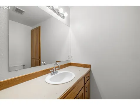 692 Nw Queens Court Hillsboro OR 97124