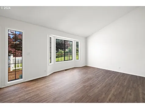 692 Nw Queens Court Hillsboro OR 97124