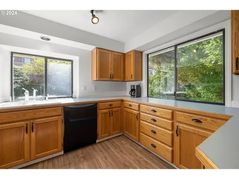 692 Nw Queens Court Hillsboro OR 97124