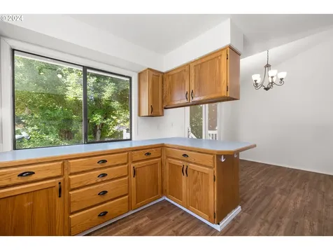 692 Nw Queens Court Hillsboro OR 97124
