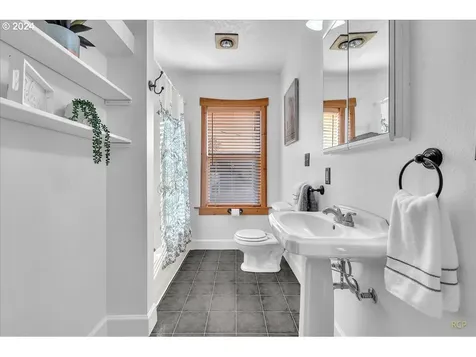 319 W 27th Street Vancouver WA 98660