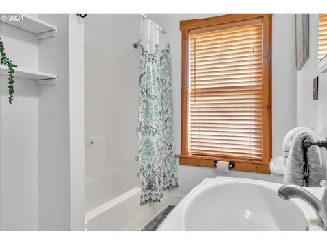 319 W 27th Street Vancouver WA 98660