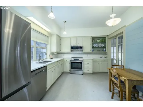 935 NE Cowls Street Mcminnville OR 97128