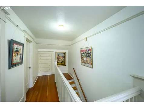 935 NE Cowls Street Mcminnville OR 97128