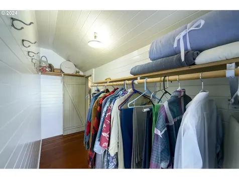 935 NE Cowls Street Mcminnville OR 97128