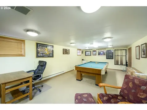 935 NE Cowls Street Mcminnville OR 97128