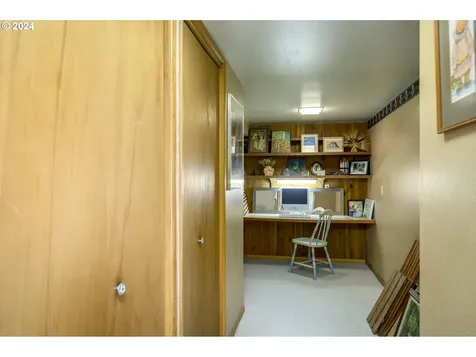 935 NE Cowls Street Mcminnville OR 97128