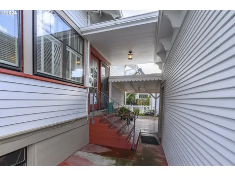 935 NE Cowls Street Mcminnville OR 97128