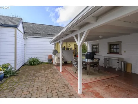 935 NE Cowls Street Mcminnville OR 97128