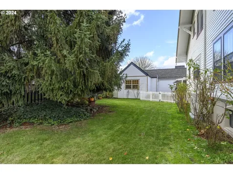 935 NE Cowls Street Mcminnville OR 97128