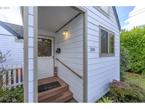 935 NE Cowls Street Mcminnville OR 97128