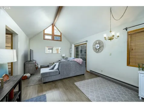 935 NE Cowls Street Mcminnville OR 97128