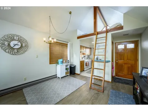 935 NE Cowls Street Mcminnville OR 97128