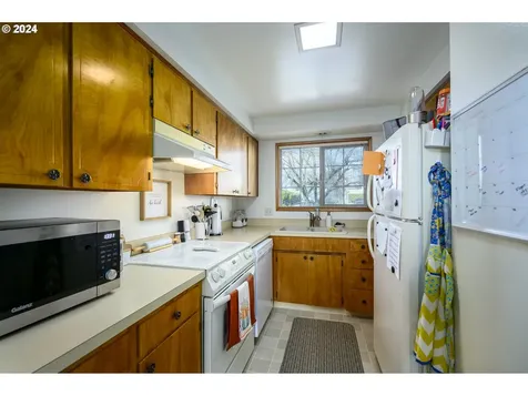 935 NE Cowls Street Mcminnville OR 97128