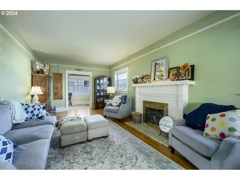 935 NE Cowls Street Mcminnville OR 97128