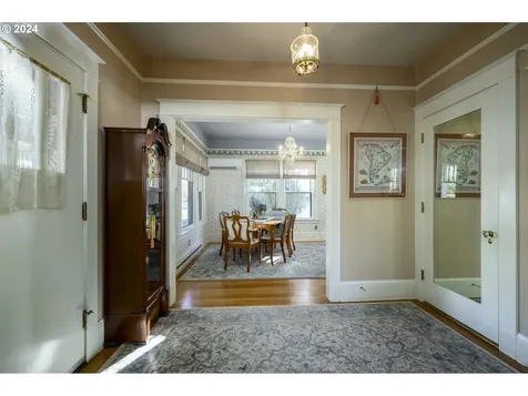 935 NE Cowls Street Mcminnville OR 97128