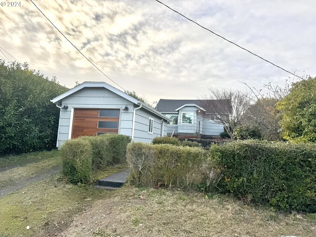 2320 Everett Avenue North Bend OR 97459