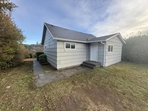 2320 Everett Avenue North Bend OR 97459