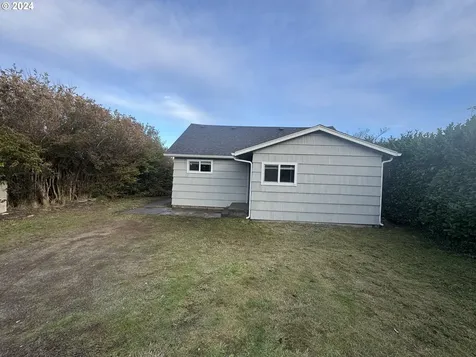 2320 Everett Avenue North Bend OR 97459