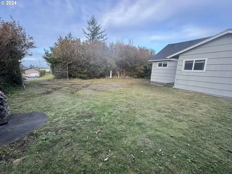 2320 Everett Avenue North Bend OR 97459