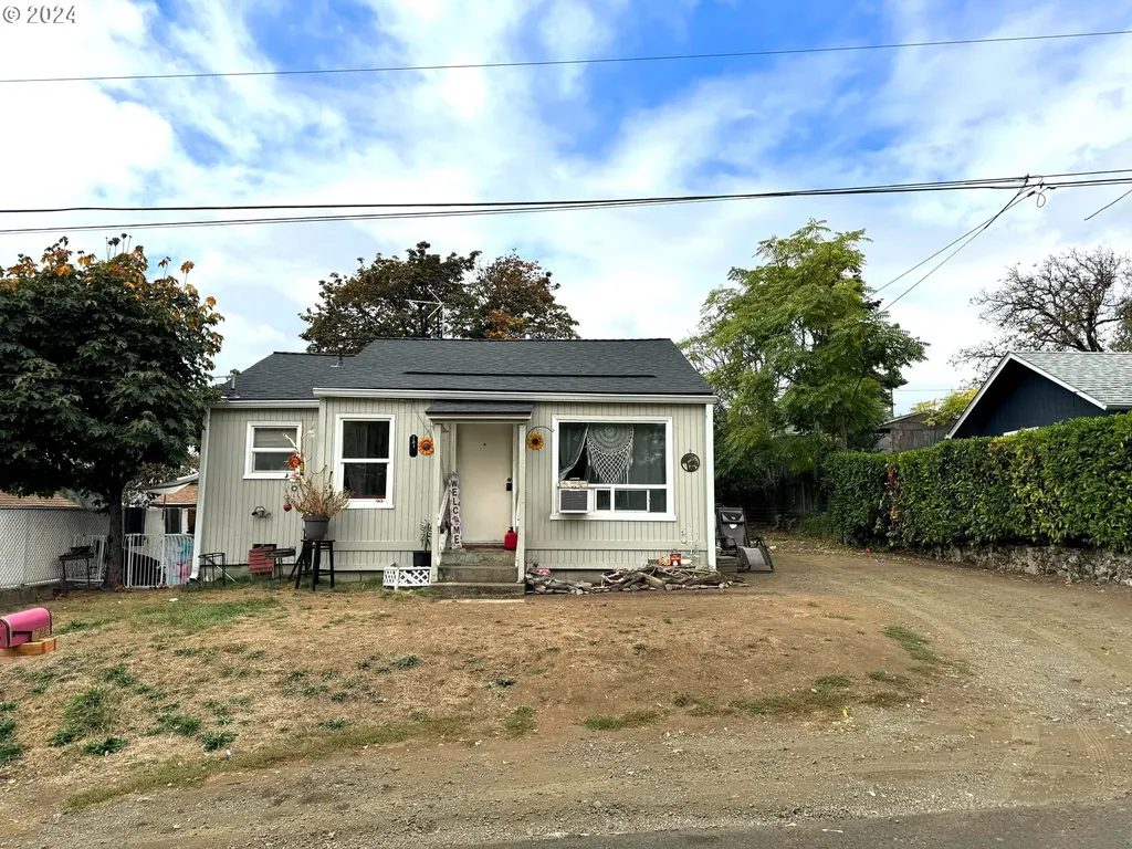 1728 NW Crouch Street Roseburg OR 97471