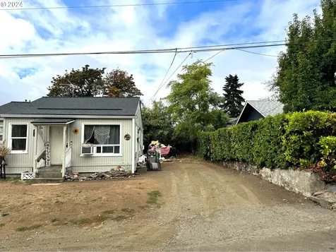 1728 NW Crouch Street Roseburg OR 97471