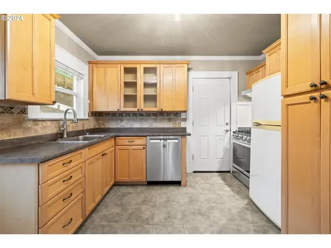 1961 SE 162nd Avenue Portland OR 97233