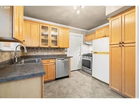 1961 SE 162nd Avenue Portland OR 97233
