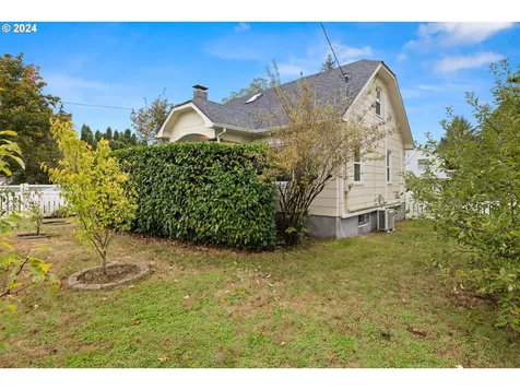 1961 SE 162nd Avenue Portland OR 97233