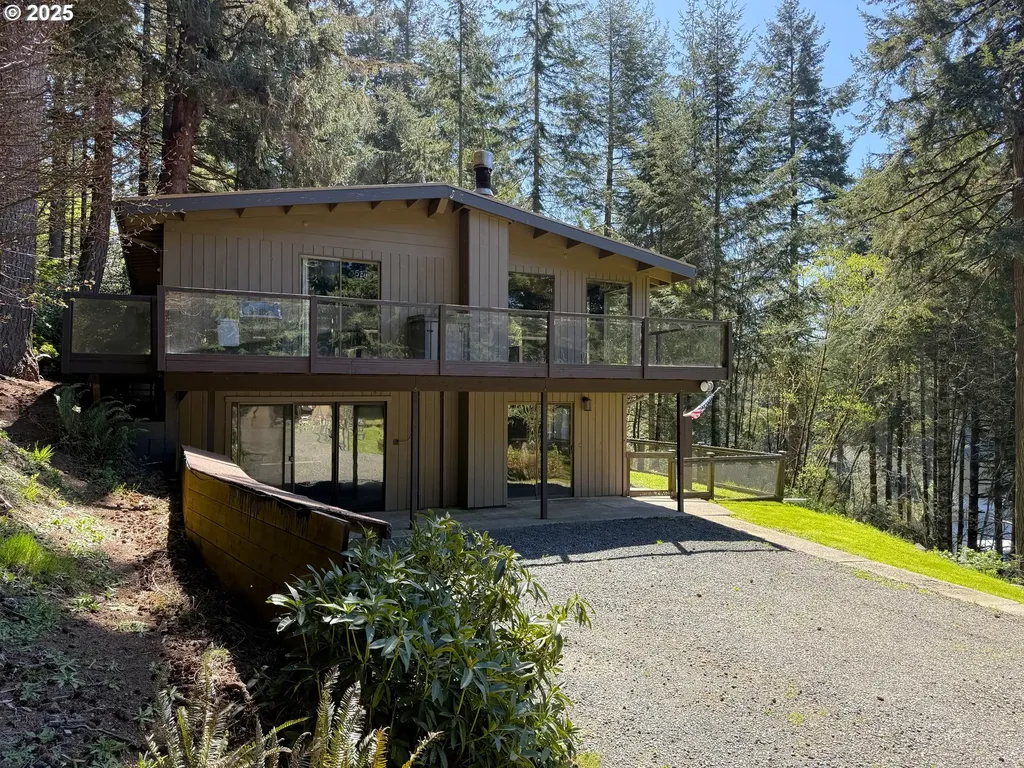 70772 Majestic Shores Road North Bend OR 97459