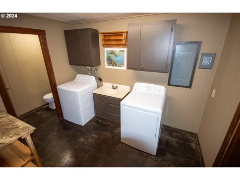 70772 Majestic Shores Road North Bend OR 97459