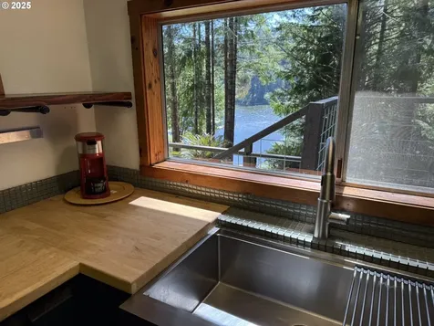 70772 Majestic Shores Road North Bend OR 97459
